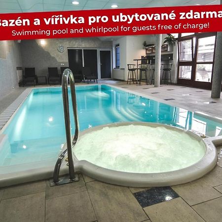 Penzion Pod Radnicí Hustopeče Exterior foto