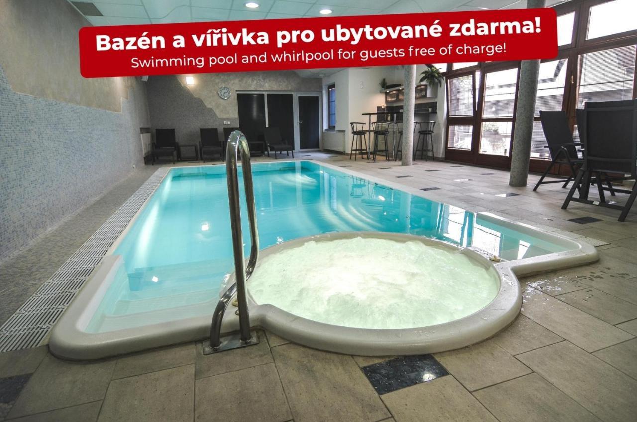 Penzion Pod Radnicí Hustopeče Exterior foto