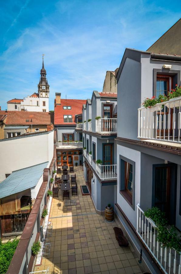 Penzion Pod Radnicí Hustopeče Exterior foto