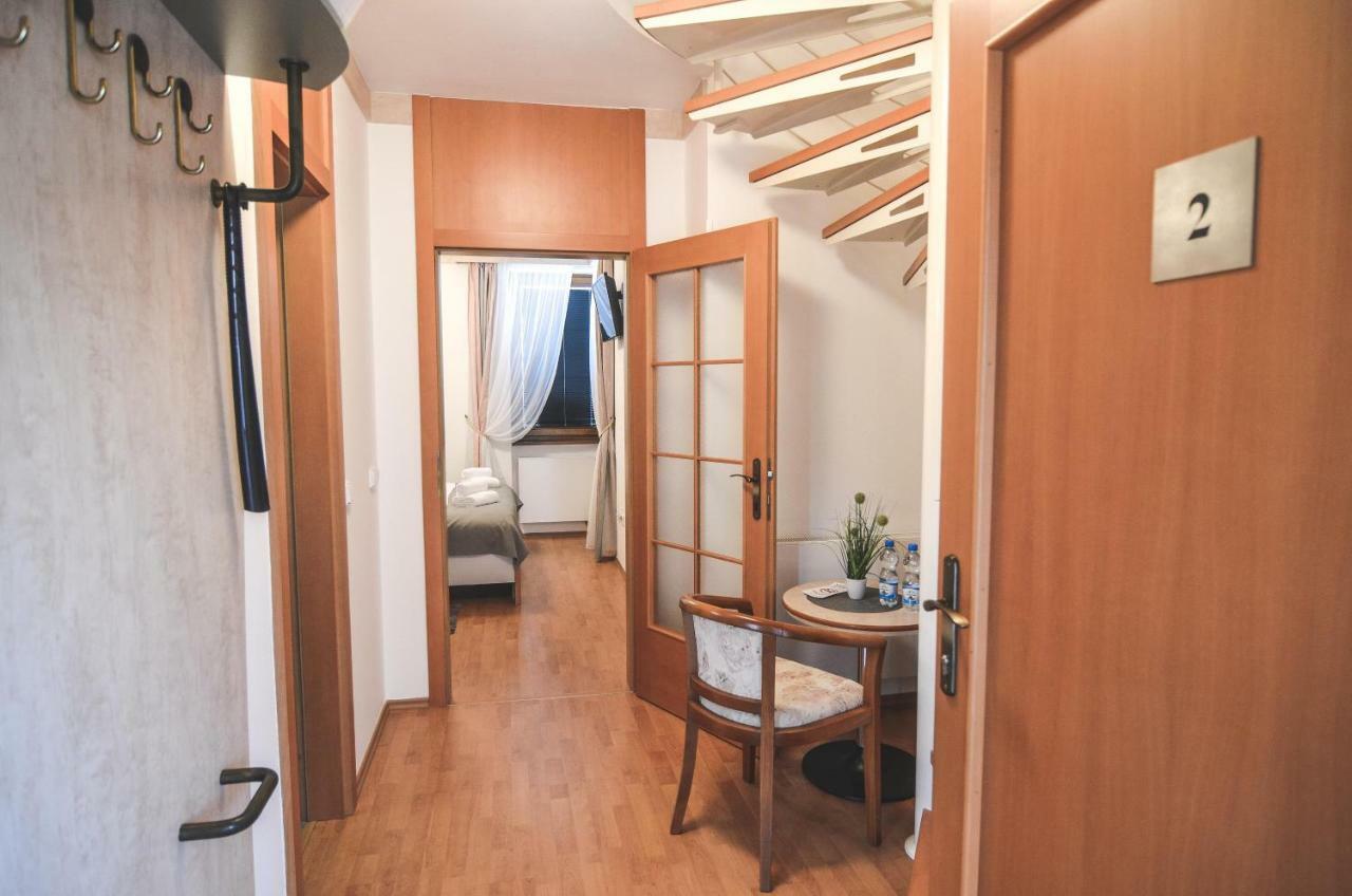 Penzion Pod Radnicí Hustopeče Exterior foto